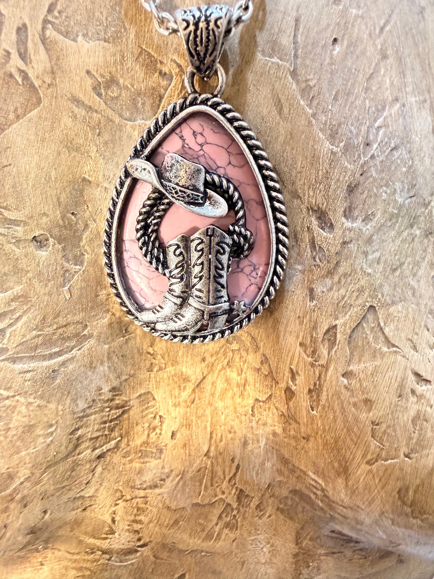Vaquera Pink Queen Necklace