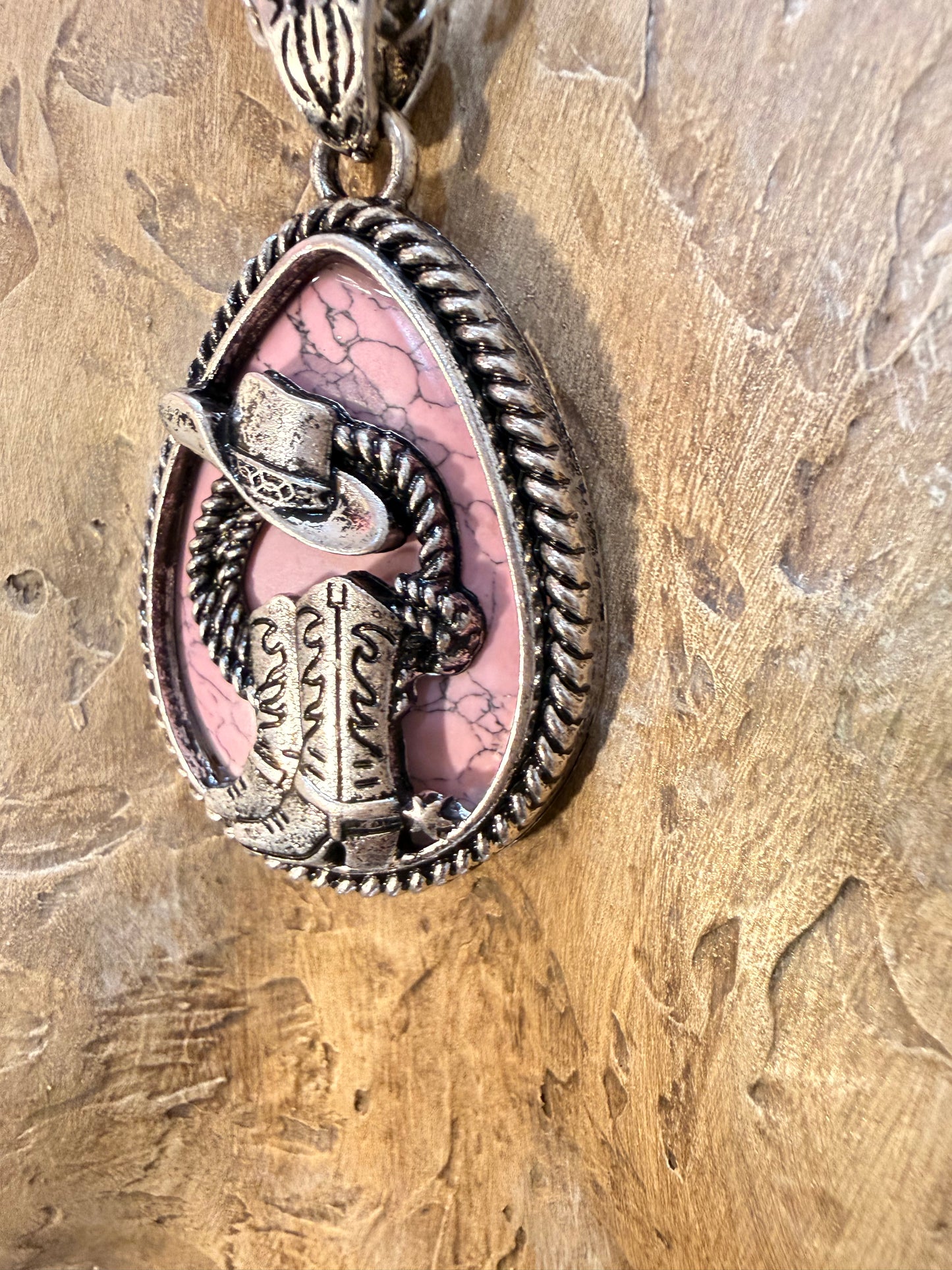 Vaquera Pink Queen Necklace