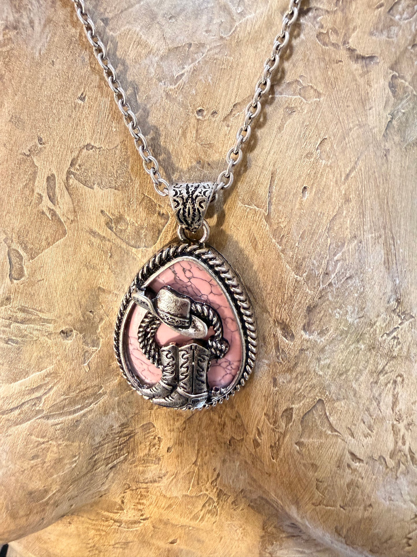 Vaquera Pink Queen Necklace