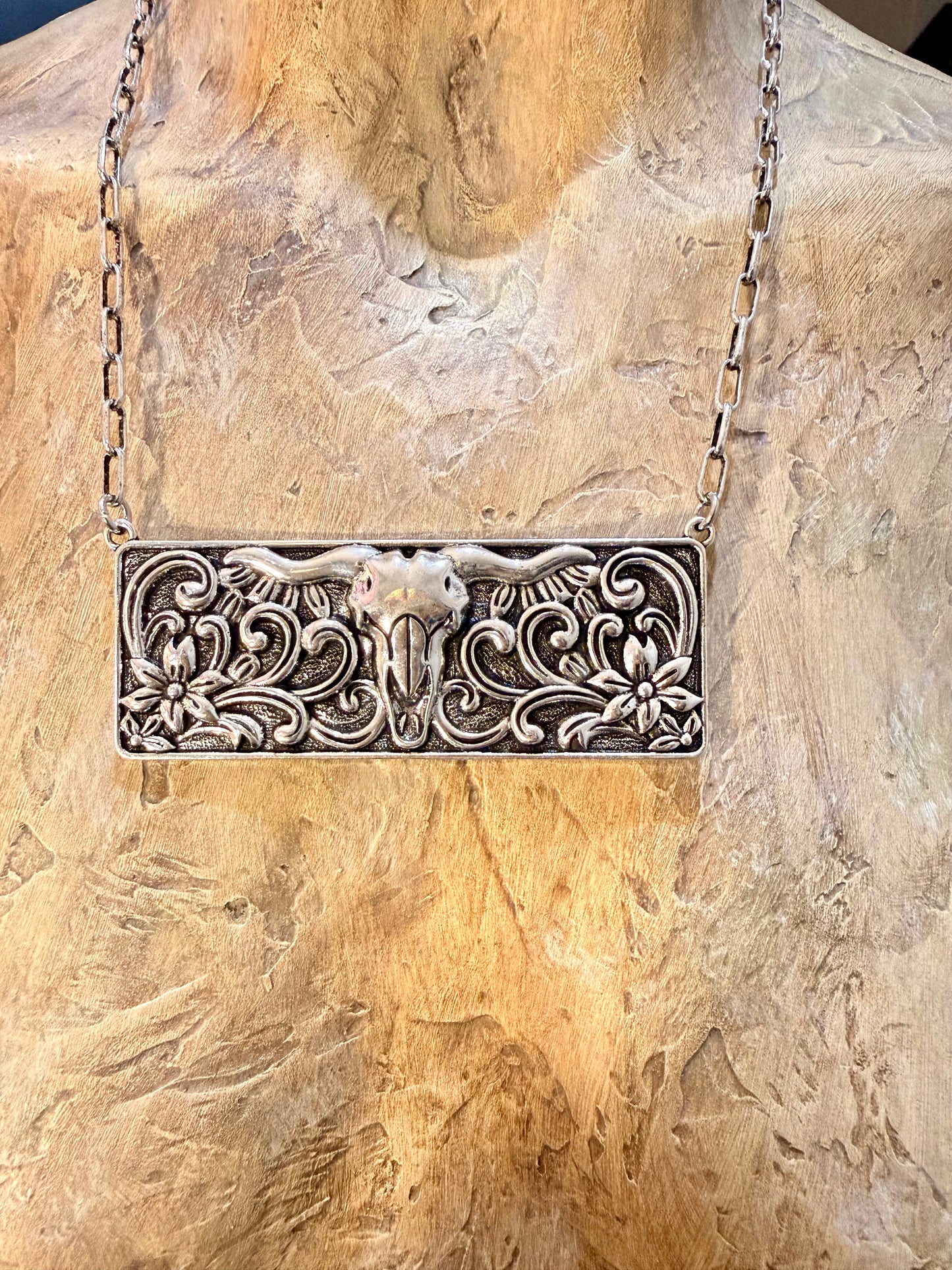 Western Baddie Longhorn Bar Necklace