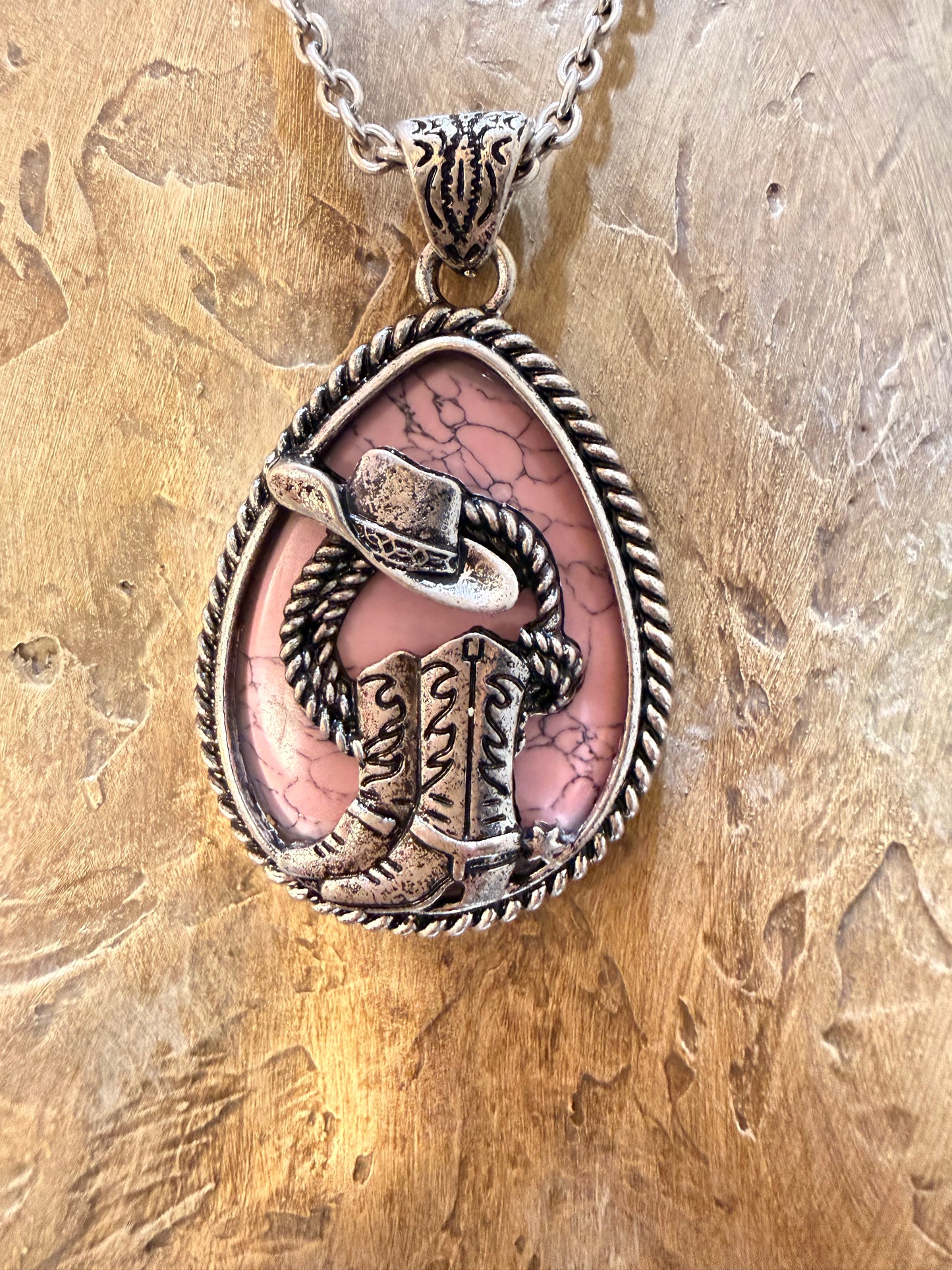 Vaquera Pink Queen Necklace